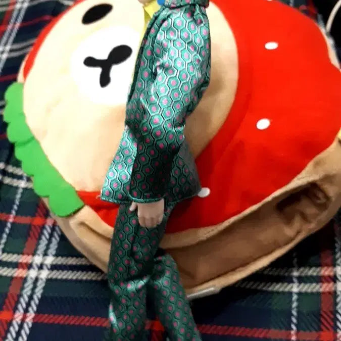 함께하면 좋은 bts 관절피규어와 리락쿠마 손인횽