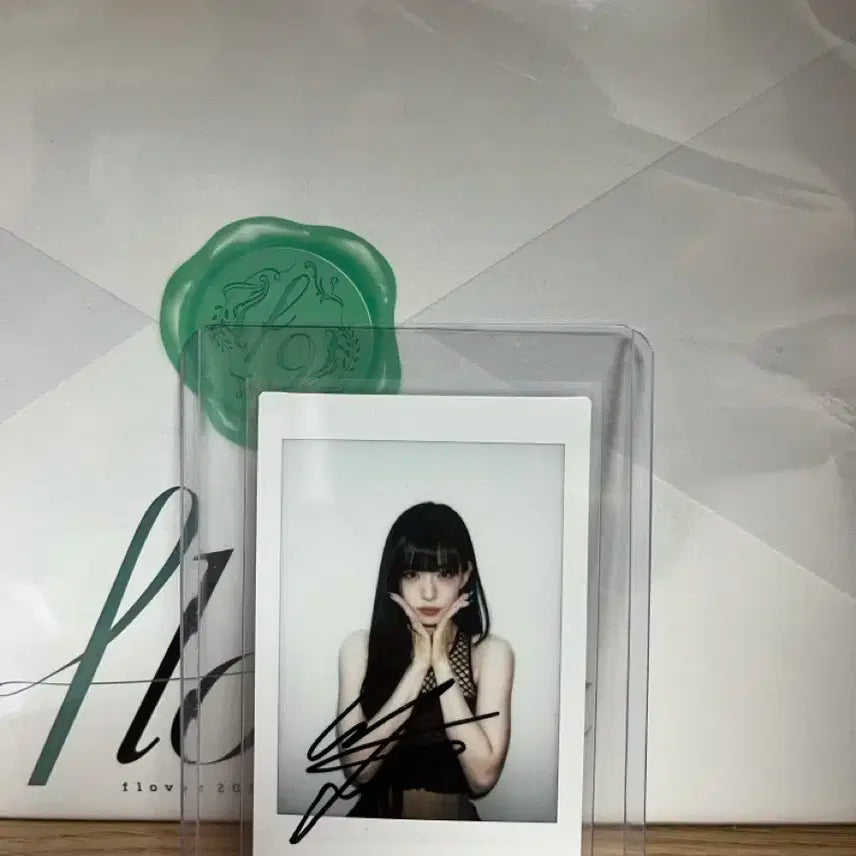 프로미스나인 이채영 싸인폴라