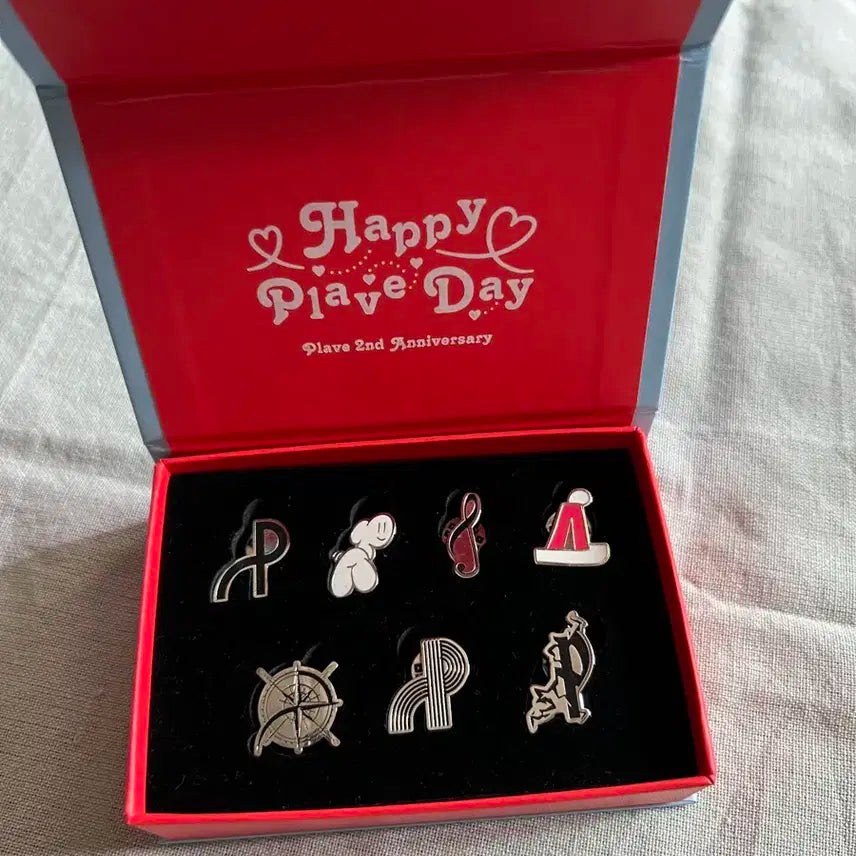 해피 플레이브 데이 뱃지 세트