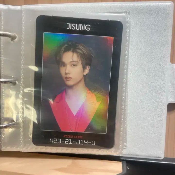 Nct 지성 포카 바인더 포함