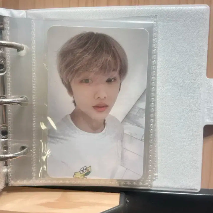Nct 지성 포카 바인더 포함