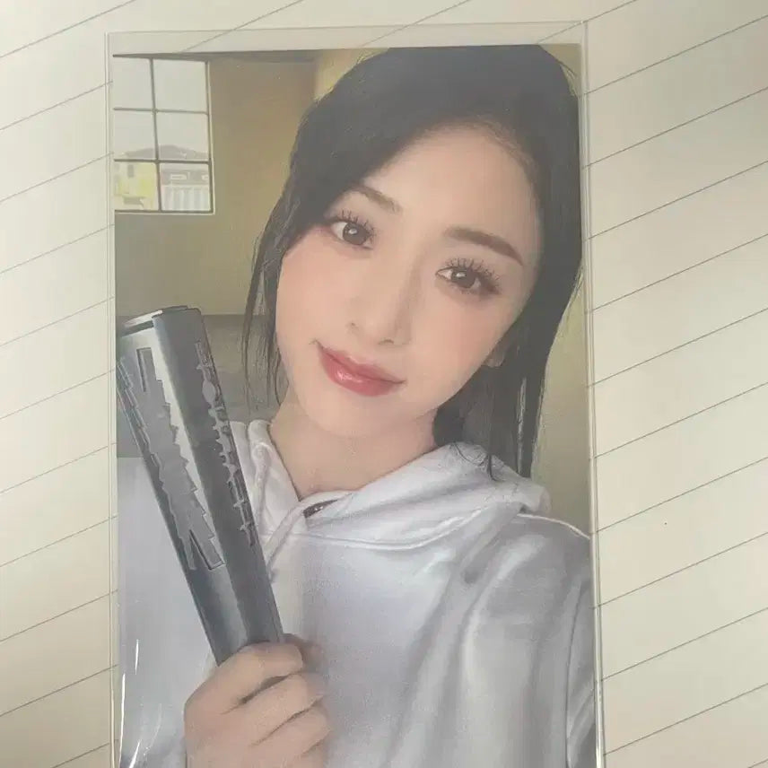 르세라핌 허윤진 피어나존 포카 판매합니다!