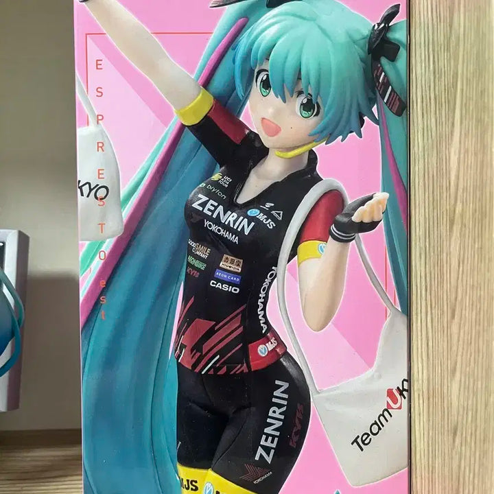2019 레이싱 하츠네 미쿠 피규어 팝니다