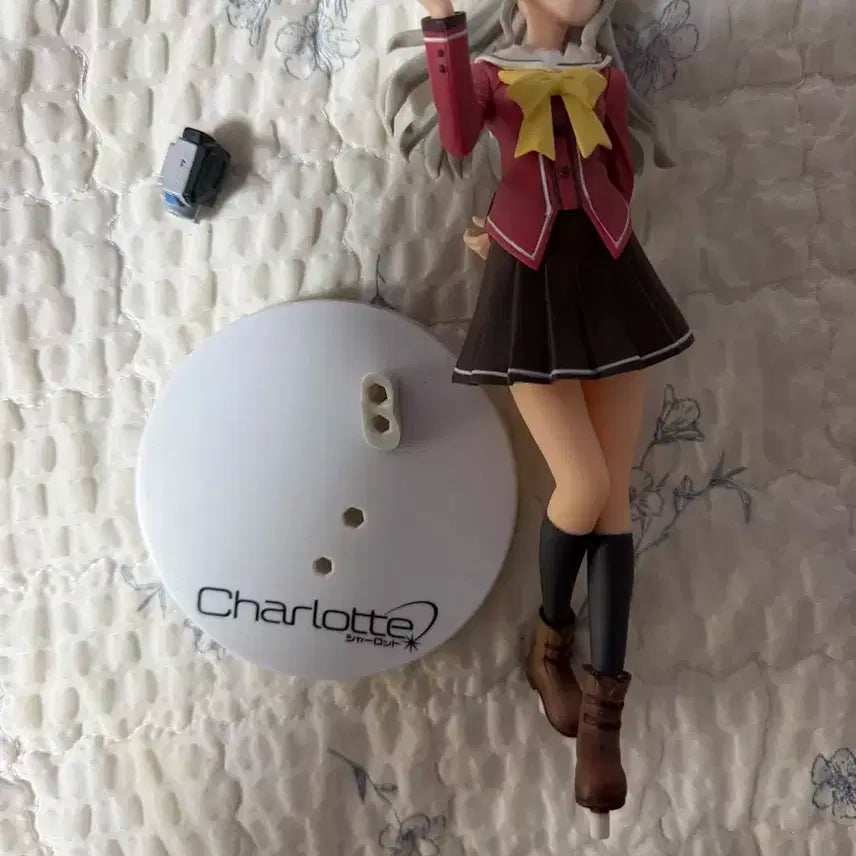 샤를로트 토모리 나오 피규어