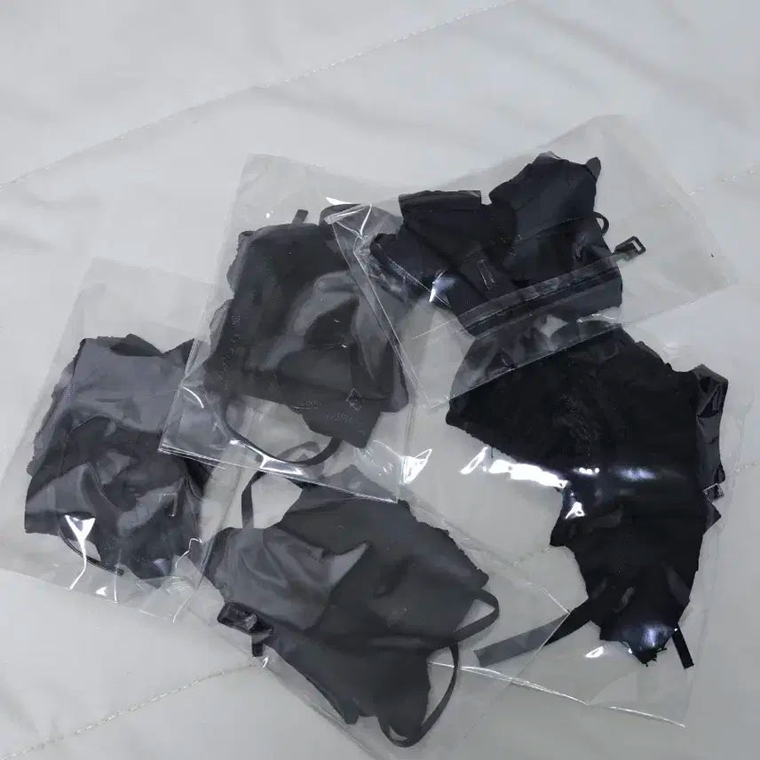 플레이브 인형 10cm 기다릴게 sp 블랙의상 원가 이하 양도 합니다.