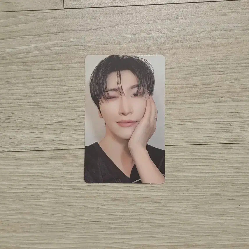 에이티즈 성화 7주년 팝업 8ROOM 에잇룸 트레 카 포카