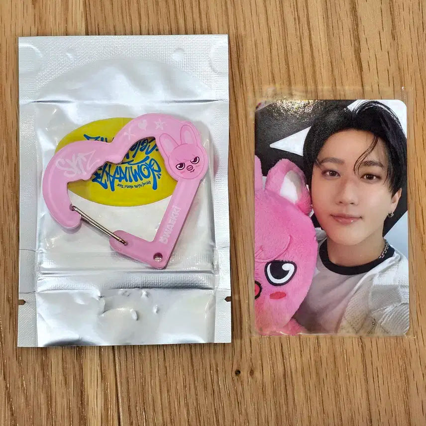 스트레이키즈 팝업 돼끼 창빈 카라비너 포카