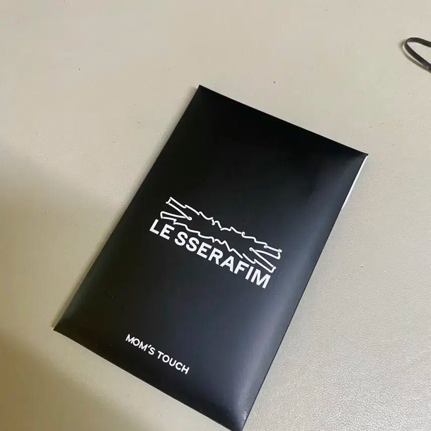 르세라핌 맘스터치 콜라보