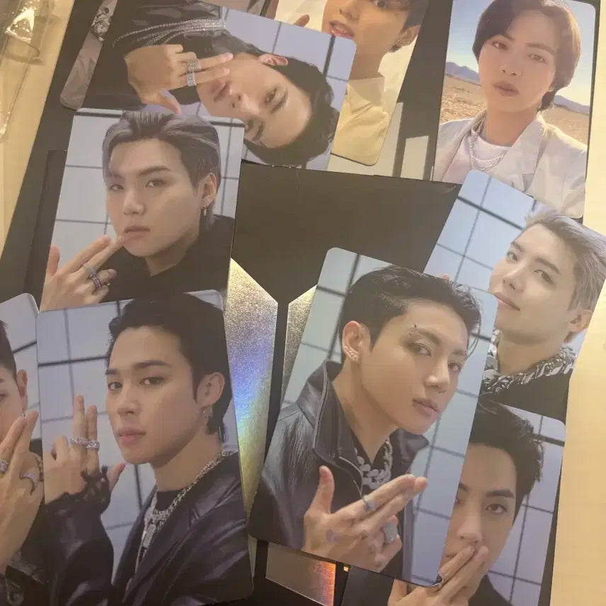 방탄 proof 앨범 세트랑 내장된 포카 판매합니다(포스터 미포함)