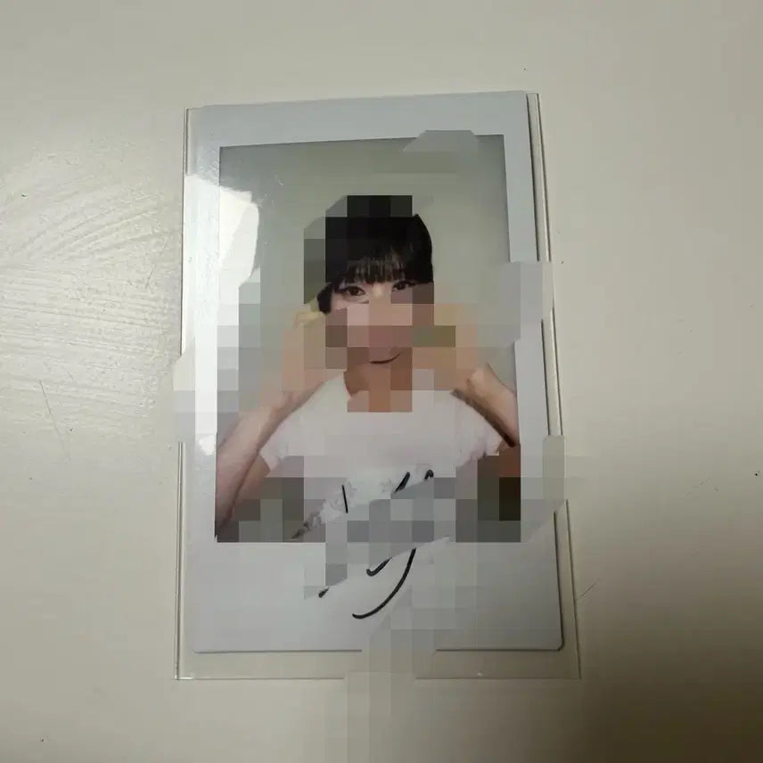 유니스 진현주 친필싸인폴라