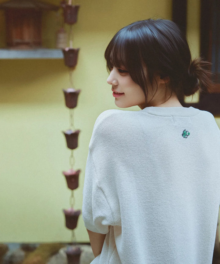 **QWER -Siyeon Cool Ever Clover Round Knitwear IVORY