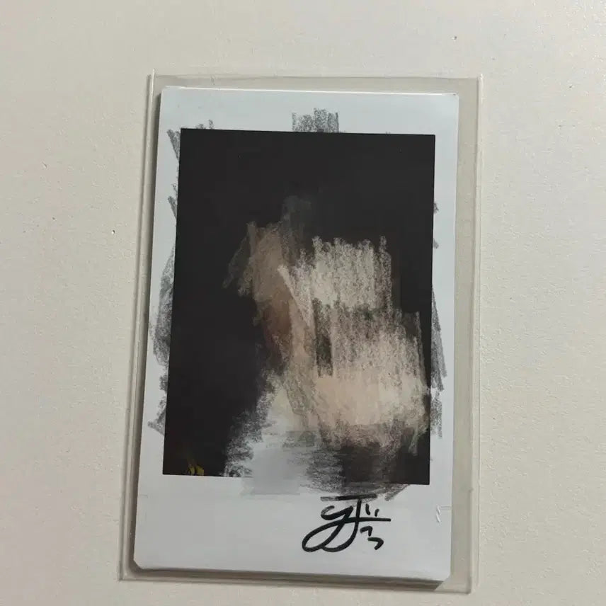 BUNJANG] Idntt Lee Jae-young Signed Polaroid / idntt 아이덴티티