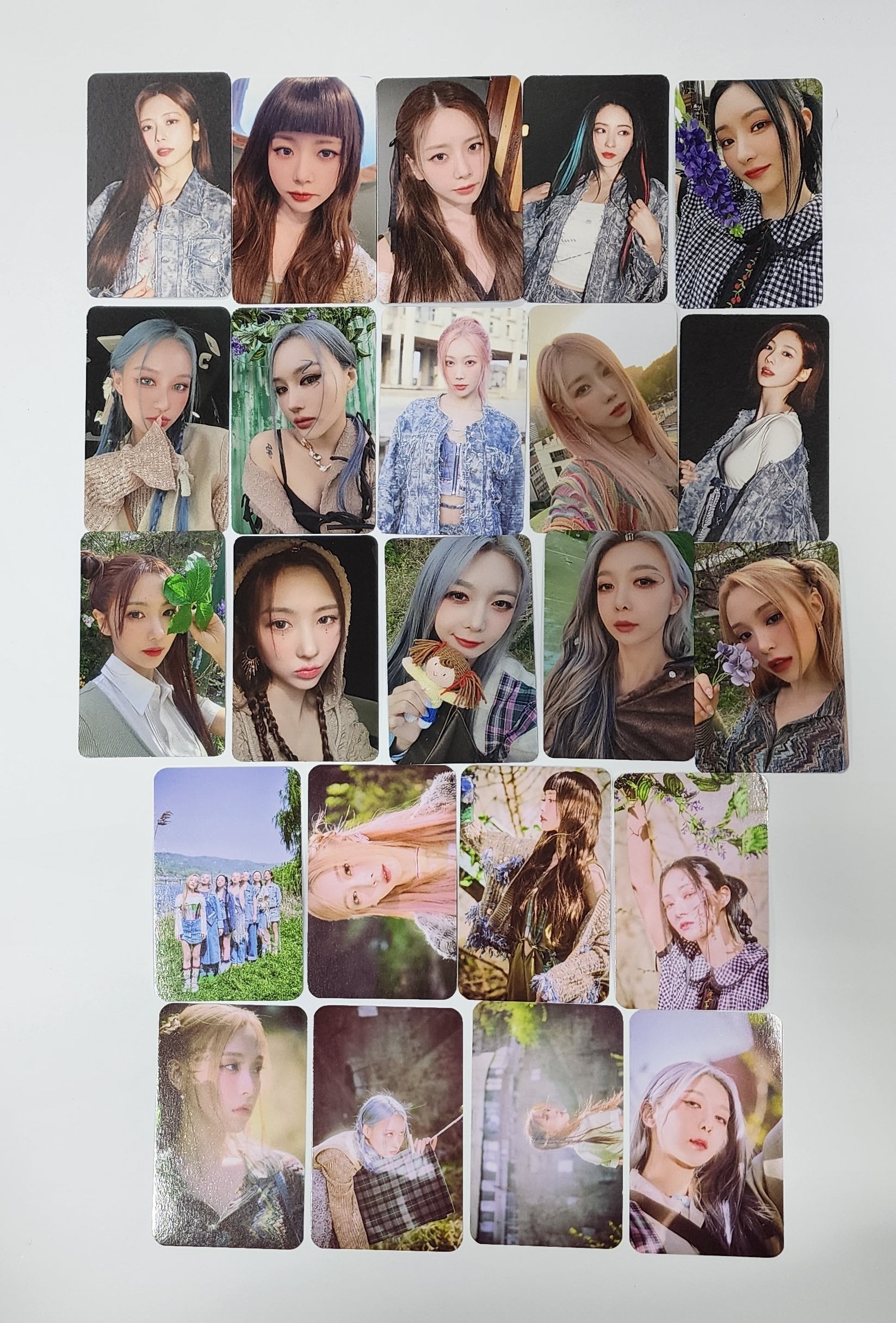 Dreamcatcher - "Apocalypse : From us" - Official Photocard [Platform V