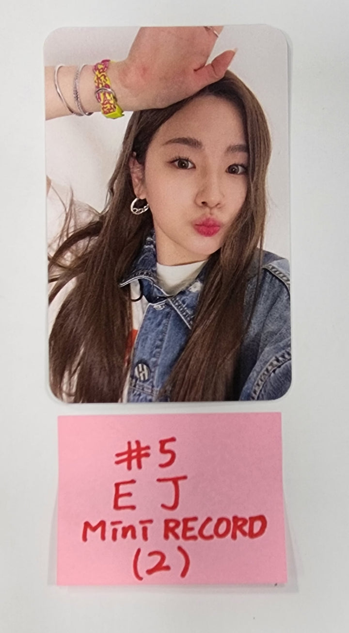 ALICE "Show Down" - Mini Record Fansign Event Photocard, Hand Autographed(Signed) Photocard - HALLYUSUPERSTORE