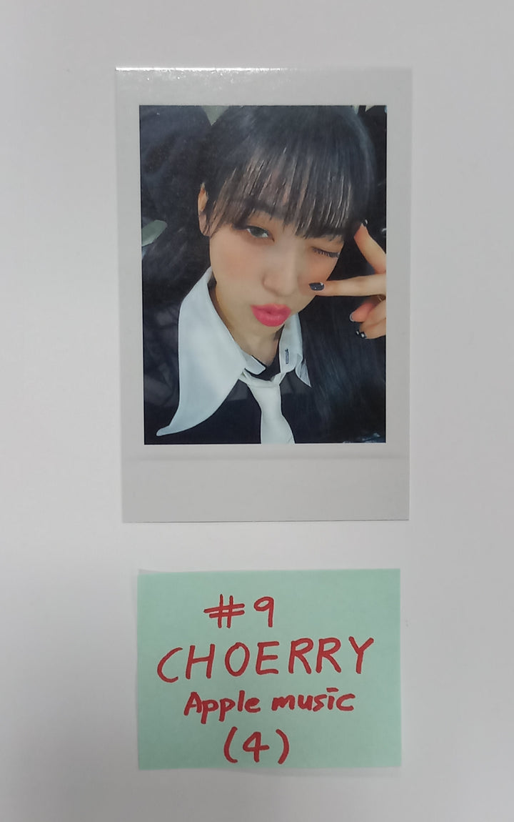 ODD EYE CIRCLE "Version Up"- Apple Music Fansign Event Photocard - HALLYUSUPERSTORE