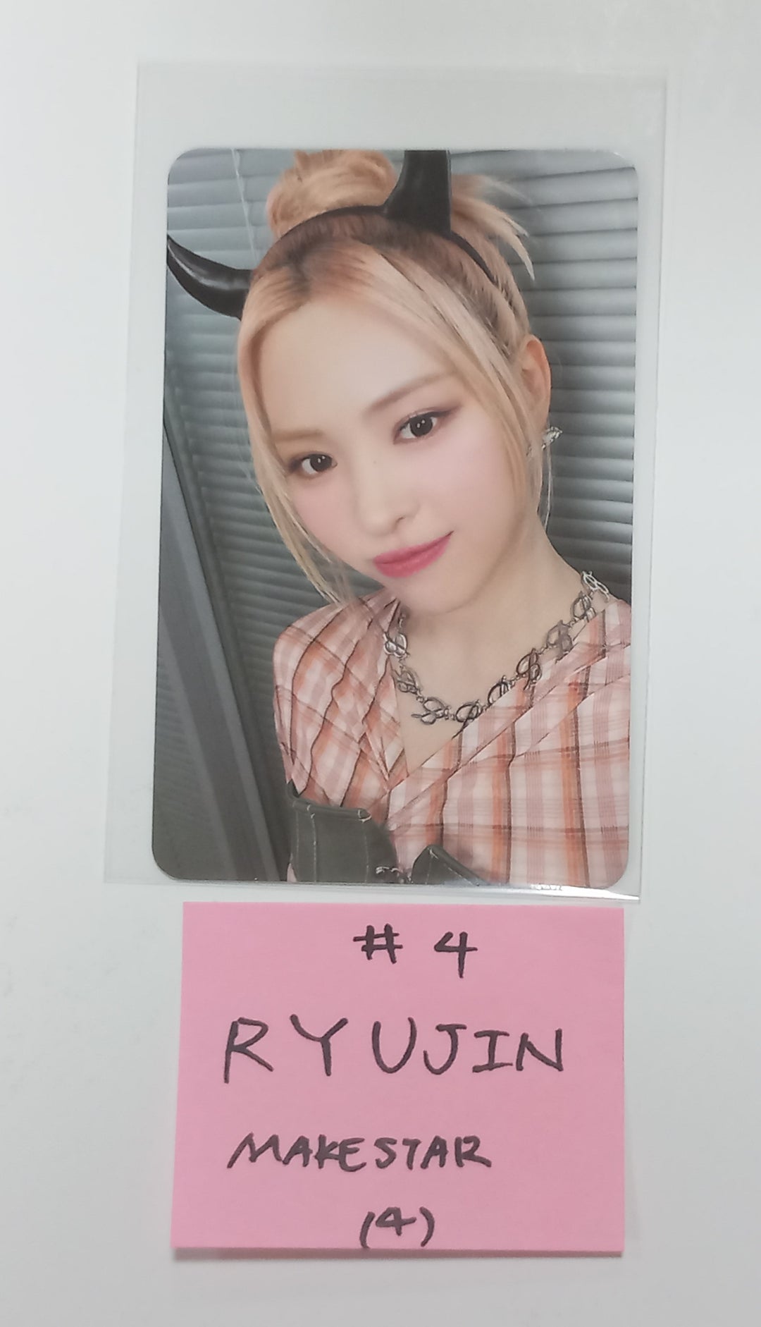 ITZY "BORN TO BE" - Makestar Fansign Event Photocard Round 2 [24.2.21]