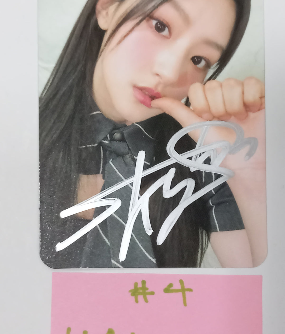 KISS OF LIFE "Born to be XX" - Hand Autographed(Signed) Photocard [24.3.12]