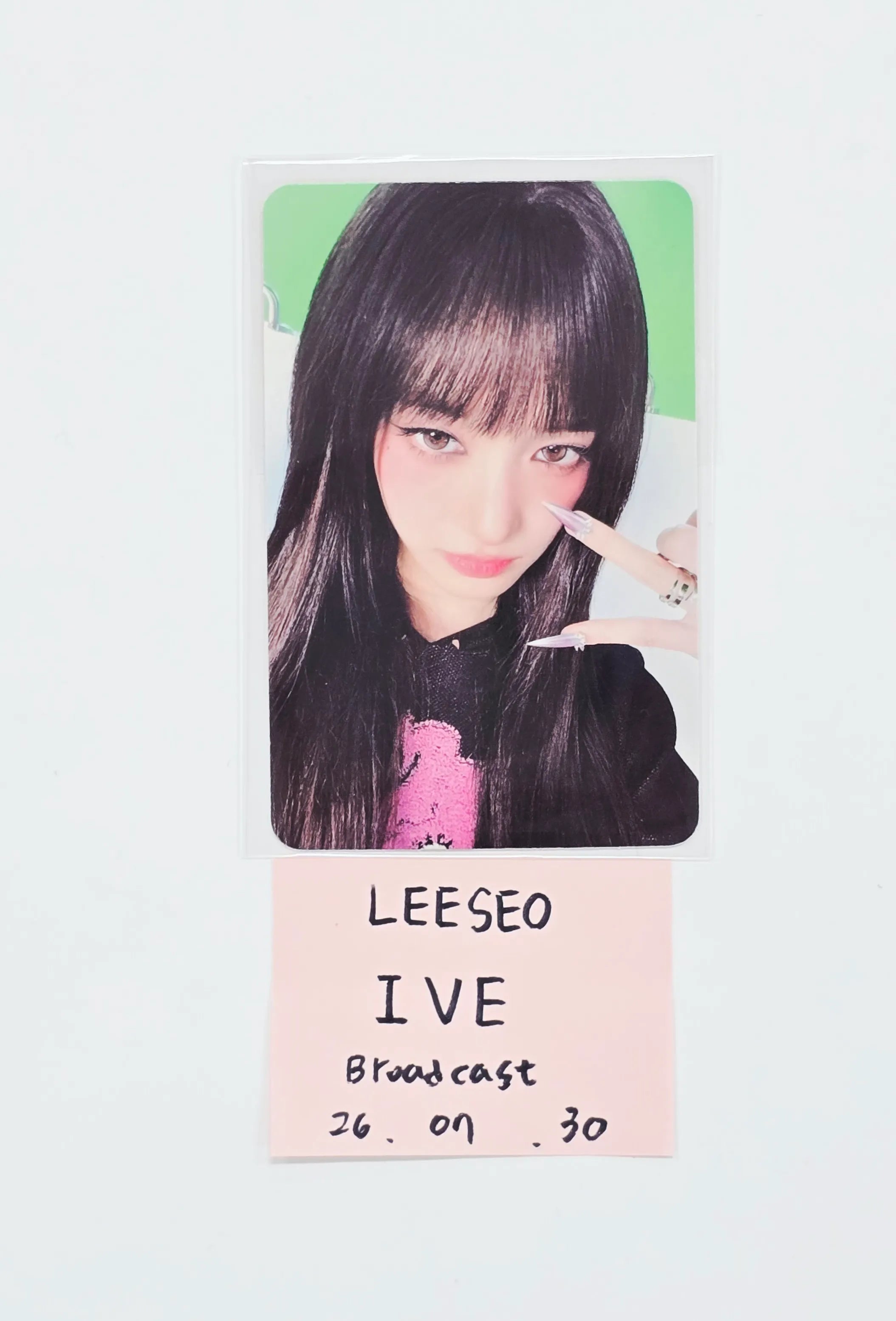 LEESEO (of IVE) - Broadcast Photocard [26.07.30] – HALLYUSUPERSTORE
