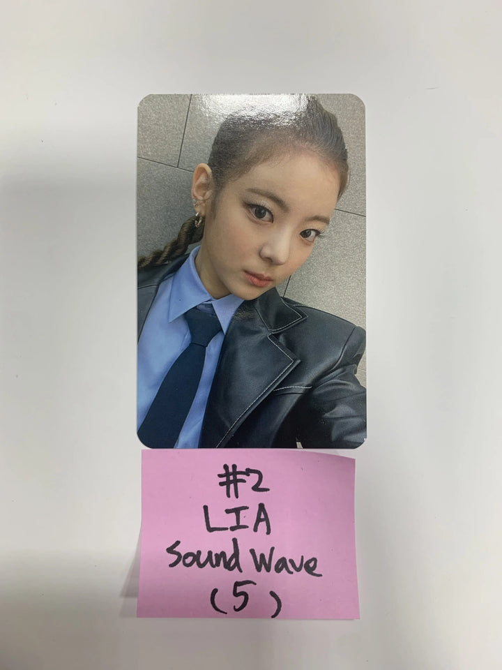 Itzy 'Guess Who' -SoundWave Fan Sign Event Photocard - HALLYUSUPERSTORE