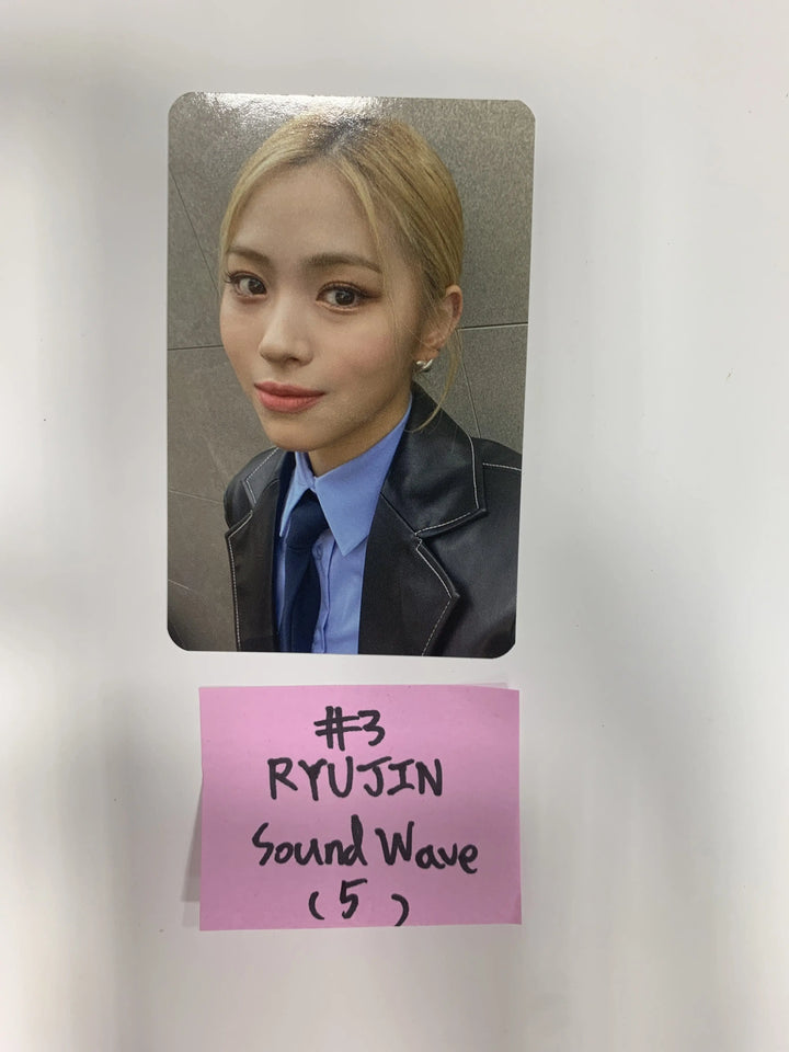 Itzy 'Guess Who' -SoundWave Fan Sign Event Photocard - HALLYUSUPERSTORE