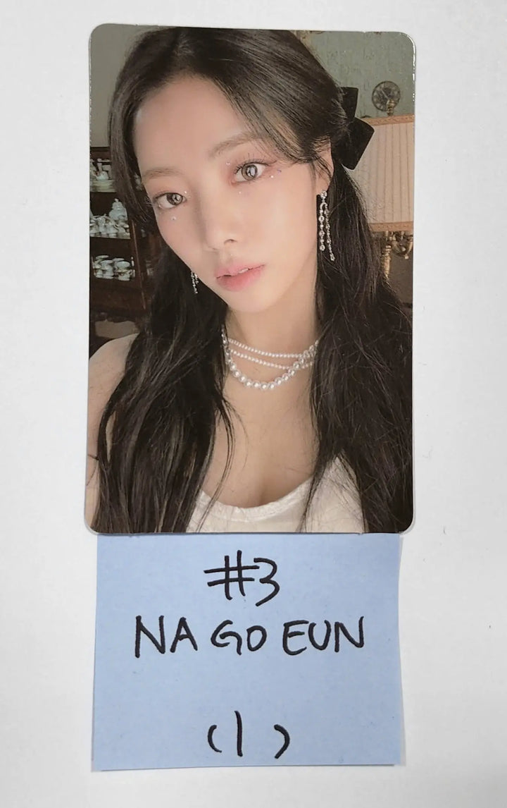 Purple Kiss 'memeM' - Official Photocard - HALLYUSUPERSTORE