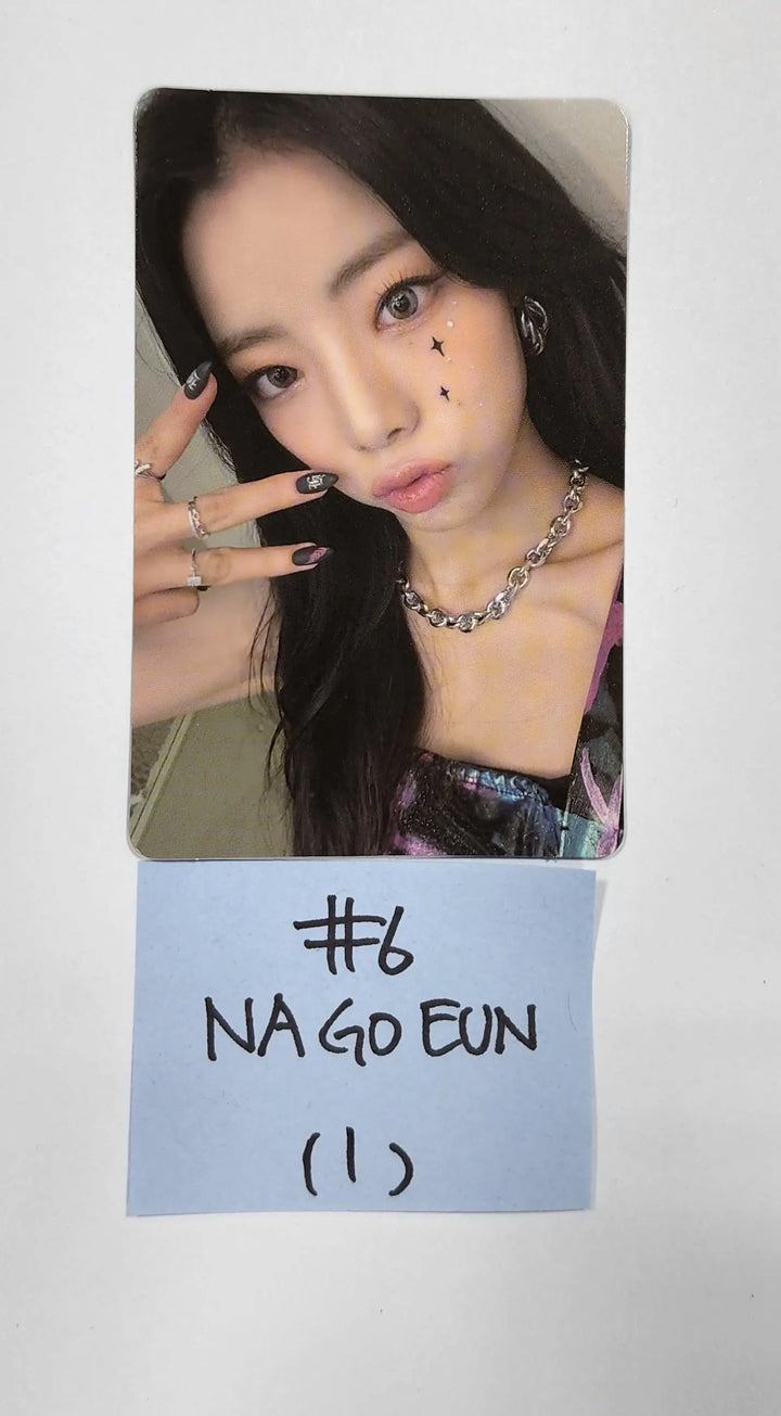 Purple Kiss 'memeM' - Official Photocard - HALLYUSUPERSTORE