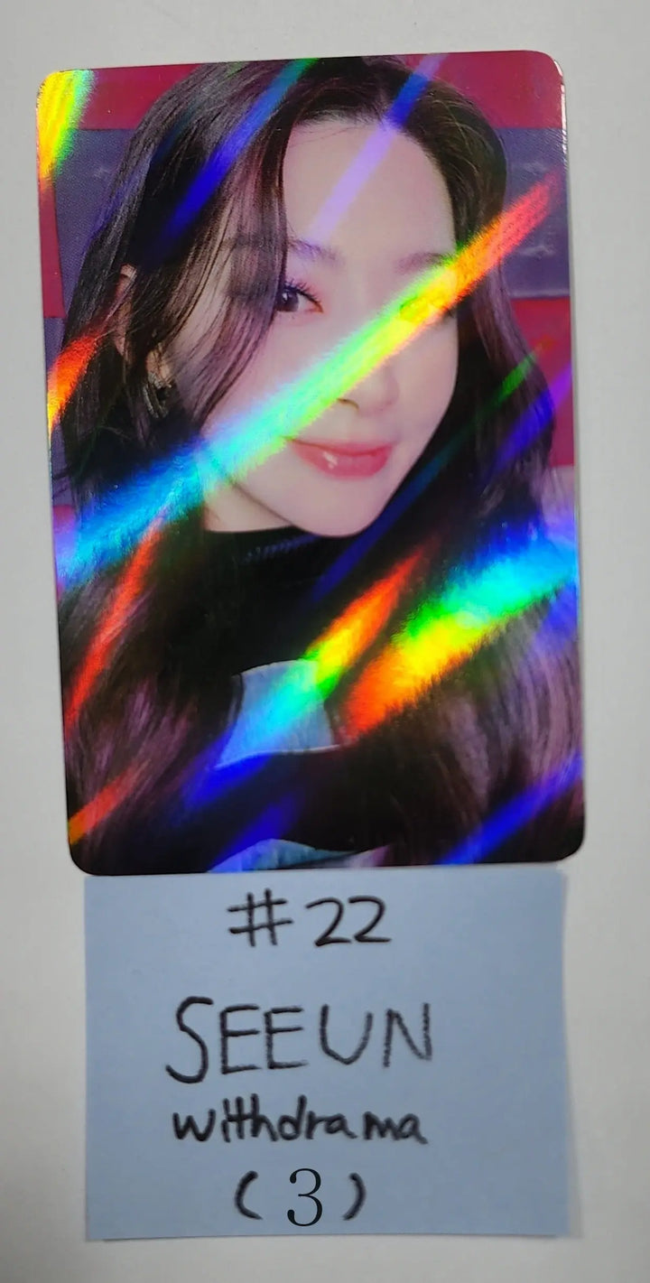 StayC 'YOUNG-LUV.COM' - Pre-Order Benefit Photocard, Luckydraw Photocard (2) - HALLYUSUPERSTORE