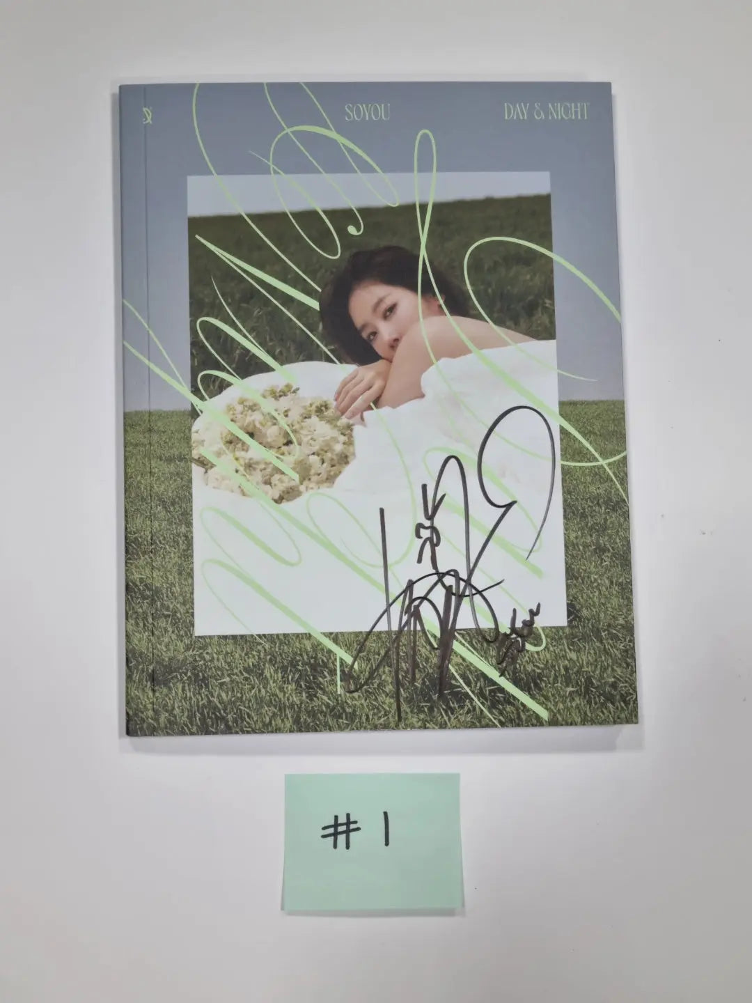 SOYOU "Day & Night" 1st Mini Album - Hand Autographed(Signed) Promo Album - HALLYUSUPERSTORE