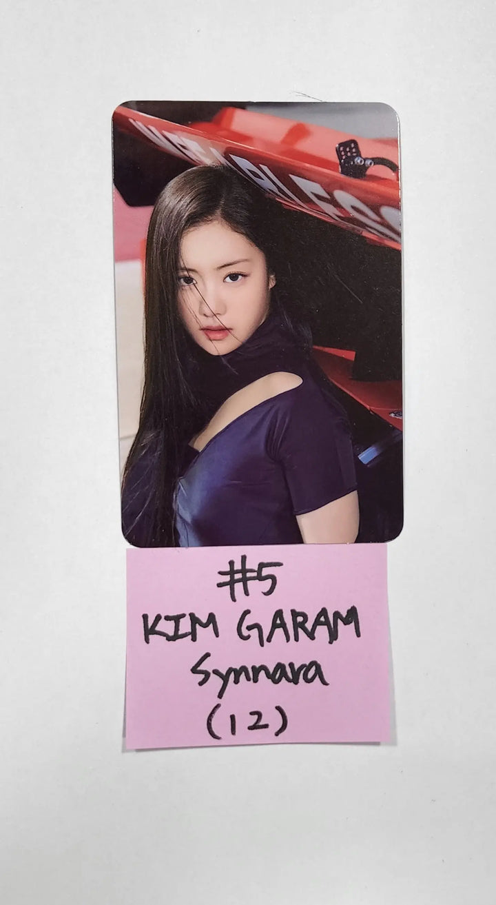 LE SSERAFIM "FEARLESS" - Synnara Pre-Order Benefit Photocard - HALLYUSUPERSTORE