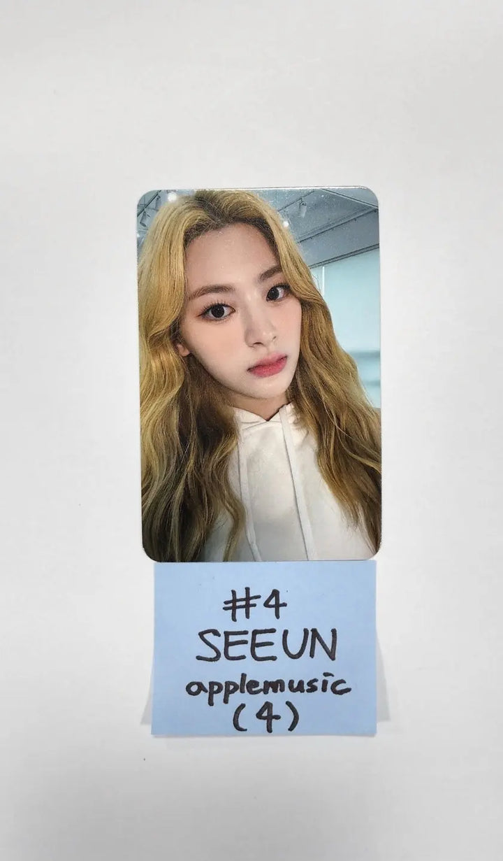 StayC 'WE NEED LOVE' - Apple Music Fansign Event Photocard - HALLYUSUPERSTORE