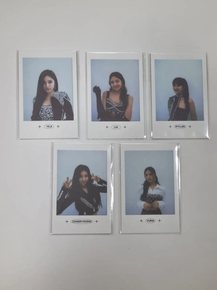 ITZY 'CHECKMATE' - The 1st World Tour Pre-order Benefit Polaroid Type Photocard - HALLYUSUPERSTORE
