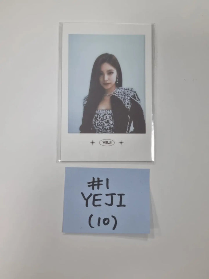ITZY 'CHECKMATE' - The 1st World Tour Pre-order Benefit Polaroid Type Photocard - HALLYUSUPERSTORE