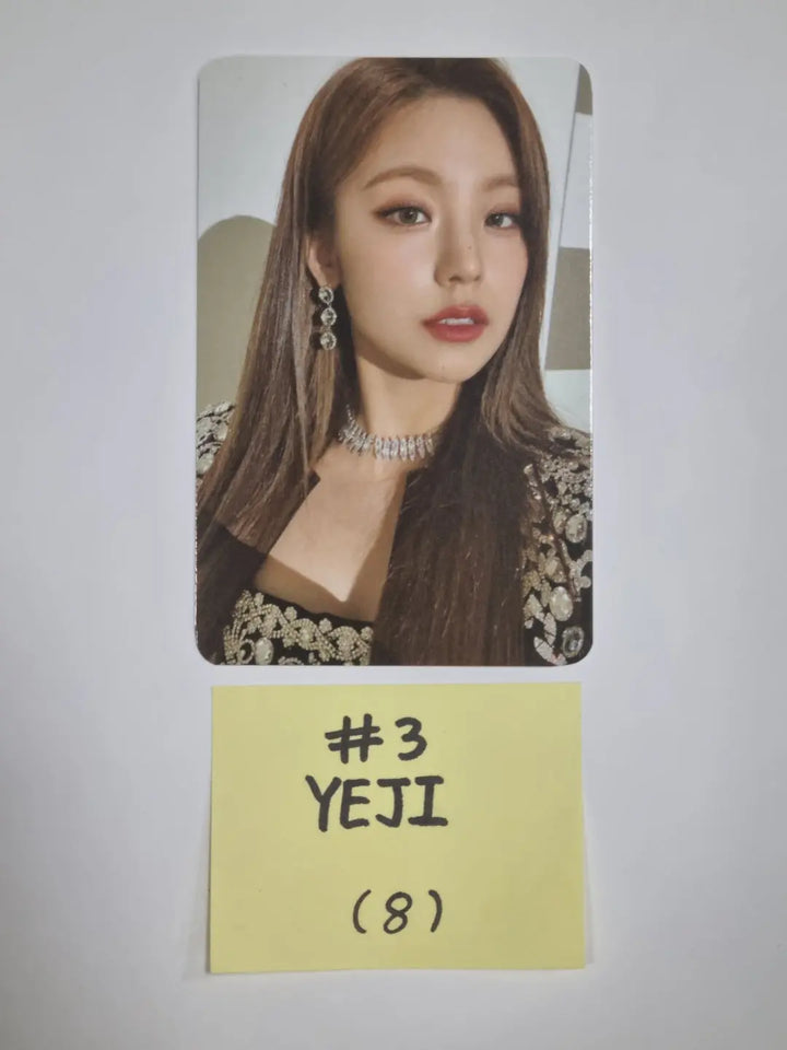 ITZY 'CHECKMATE' - The 1st World Tour Trading Photocard - HALLYUSUPERSTORE