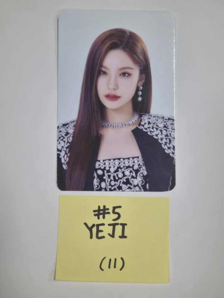 ITZY 'CHECKMATE' - The 1st World Tour Trading Photocard - HALLYUSUPERSTORE