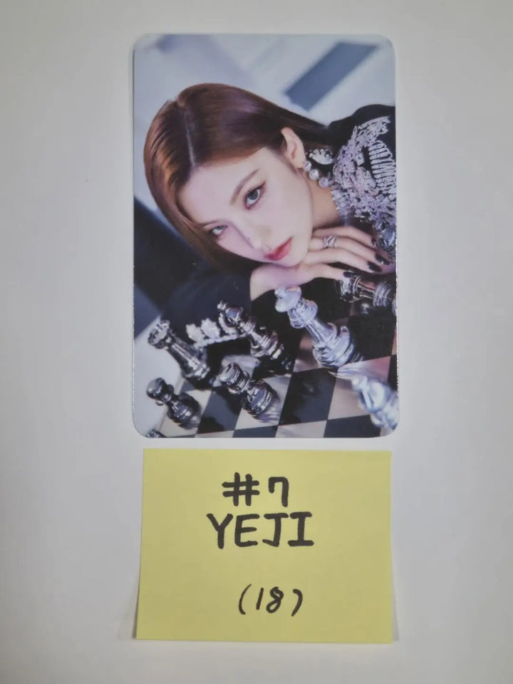 ITZY 'CHECKMATE' - The 1st World Tour Trading Photocard - HALLYUSUPERSTORE