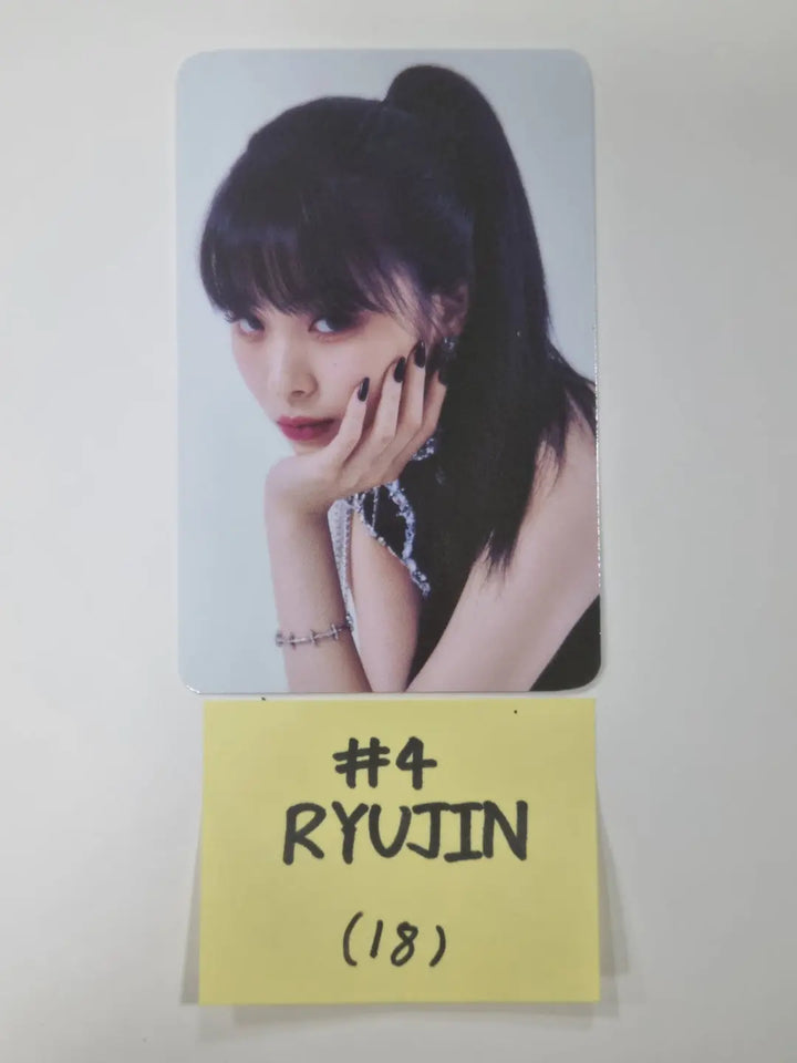 ITZY 'CHECKMATE' - The 1st World Tour Trading Photocard - HALLYUSUPERSTORE