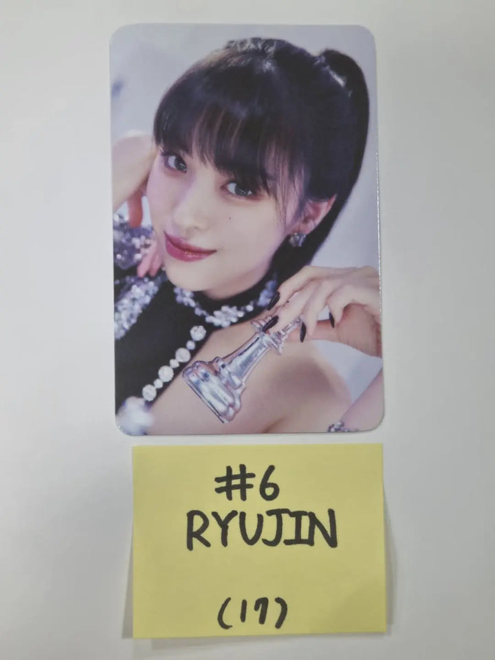 ITZY 'CHECKMATE' - The 1st World Tour Trading Photocard - HALLYUSUPERSTORE