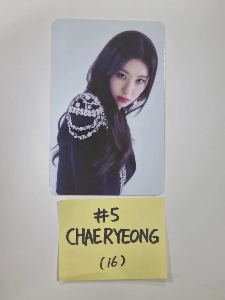 ITZY 'CHECKMATE' - The 1st World Tour Trading Photocard - HALLYUSUPERSTORE