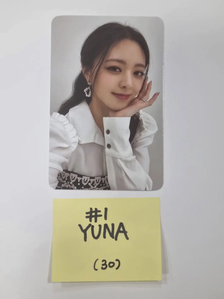 ITZY 'CHECKMATE' - The 1st World Tour Trading Photocard - HALLYUSUPERSTORE