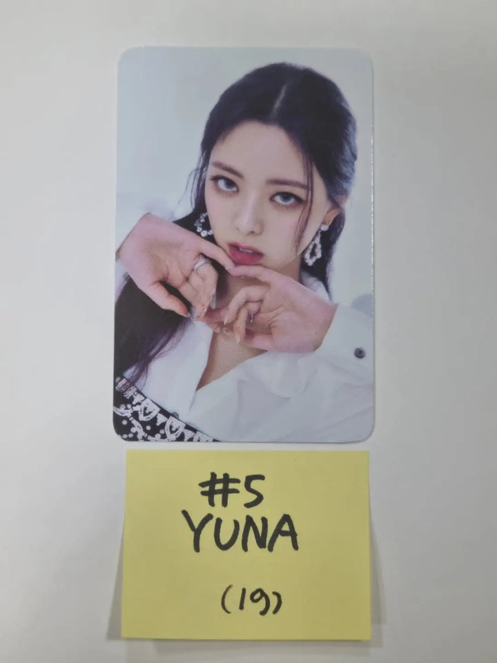 ITZY 'CHECKMATE' - The 1st World Tour Trading Photocard - HALLYUSUPERSTORE