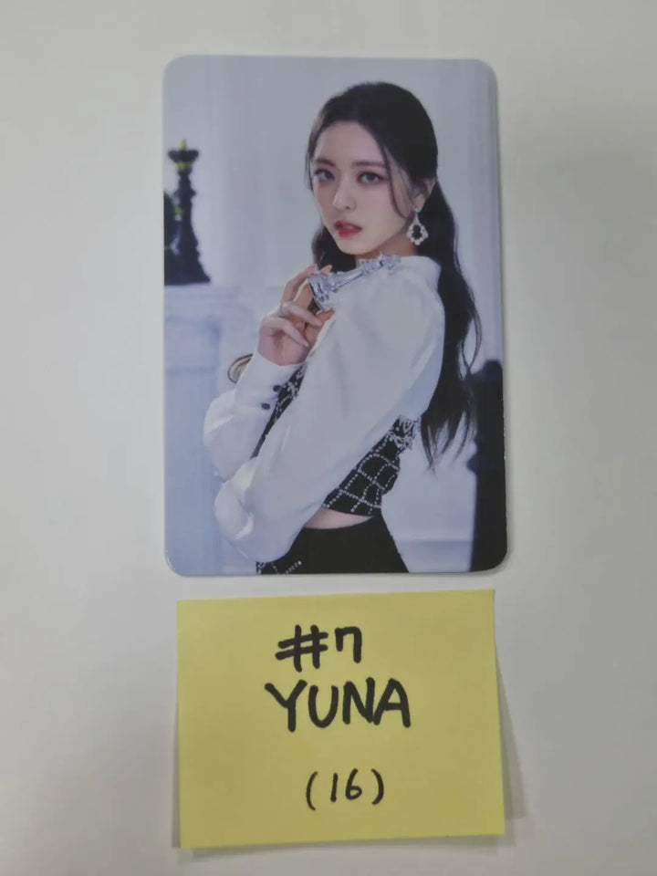 ITZY 'CHECKMATE' - The 1st World Tour Trading Photocard - HALLYUSUPERSTORE