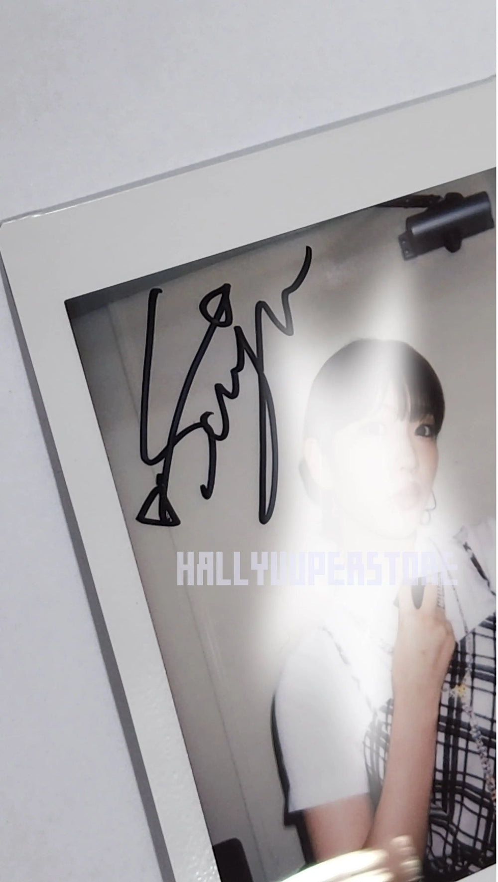 Suyun (Of Rocket Punch) 'FLASH ' - Hand Autographed(Signed) Polaroid - HALLYUSUPERSTORE