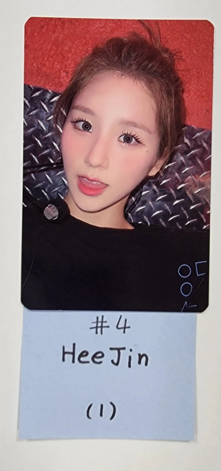 Loona "LOONATHEWORLD" 2022 Loona 1st World Tour - Trading Photocard - HALLYUSUPERSTORE