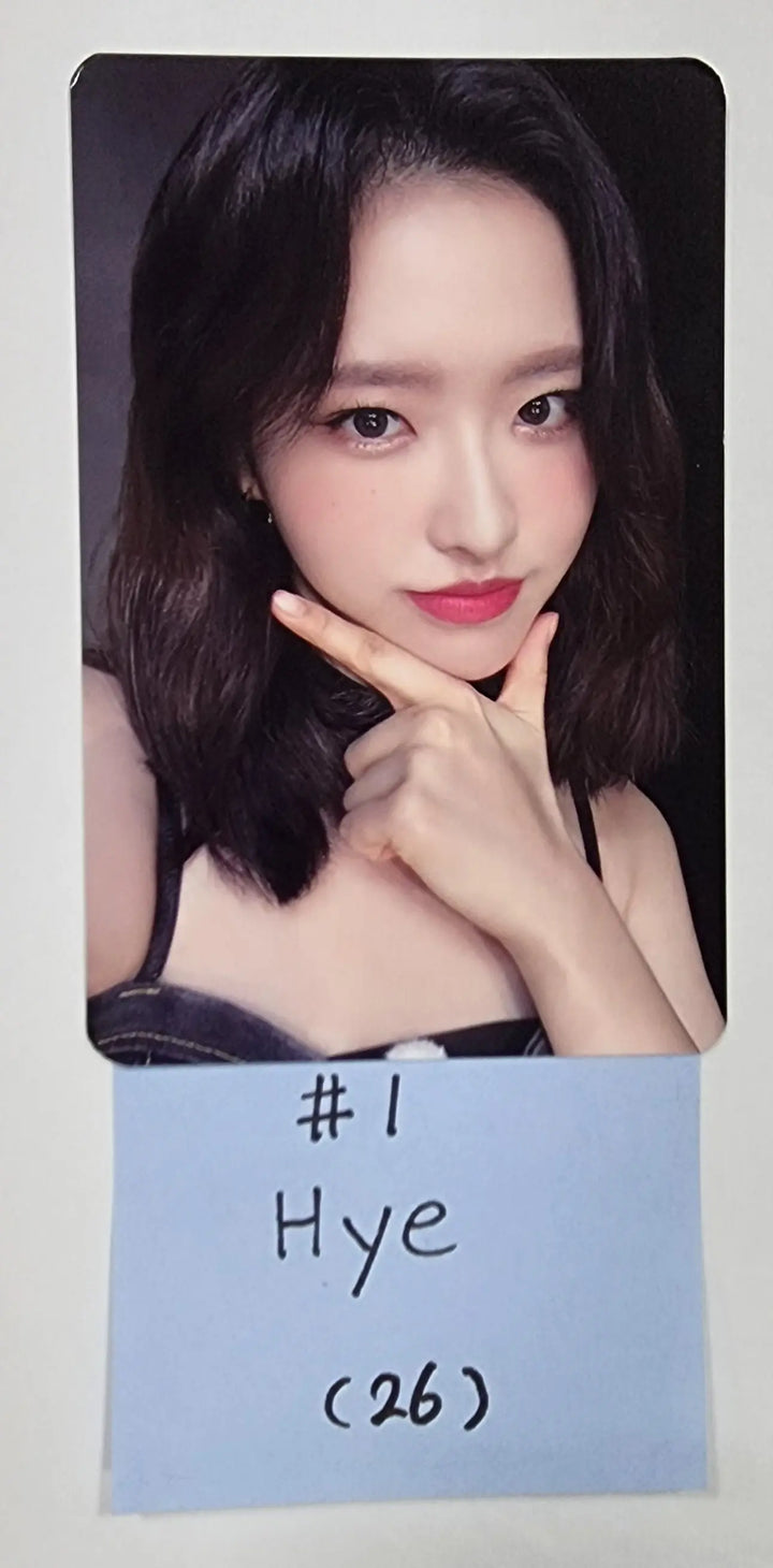 Loona "LOONATHEWORLD" 2022 Loona 1st World Tour - Trading Photocard - HALLYUSUPERSTORE
