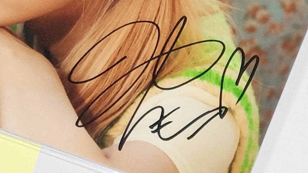 Yeseo (of Kep1er) "TROUBLESHOOTER" - Hand Autographed(Signed) 4 x 6 Photo - HALLYUSUPERSTORE