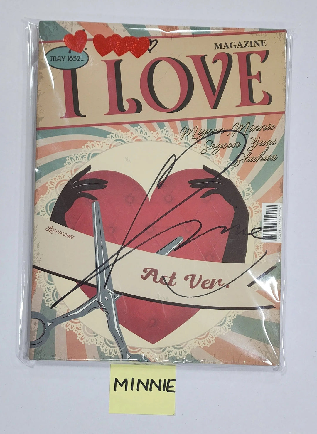 MINNIE (of (G) I-DLE) "I love" - Hand Autographed(Signed) Album - HALLYUSUPERSTORE