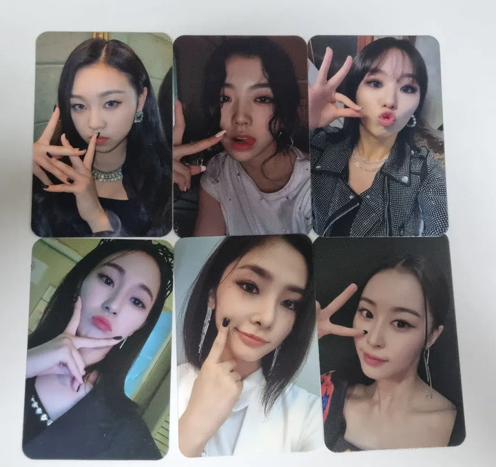 Queenz Eye "Queenz Table" - Official Photocard Set (6EA) - HALLYUSUPERSTORE