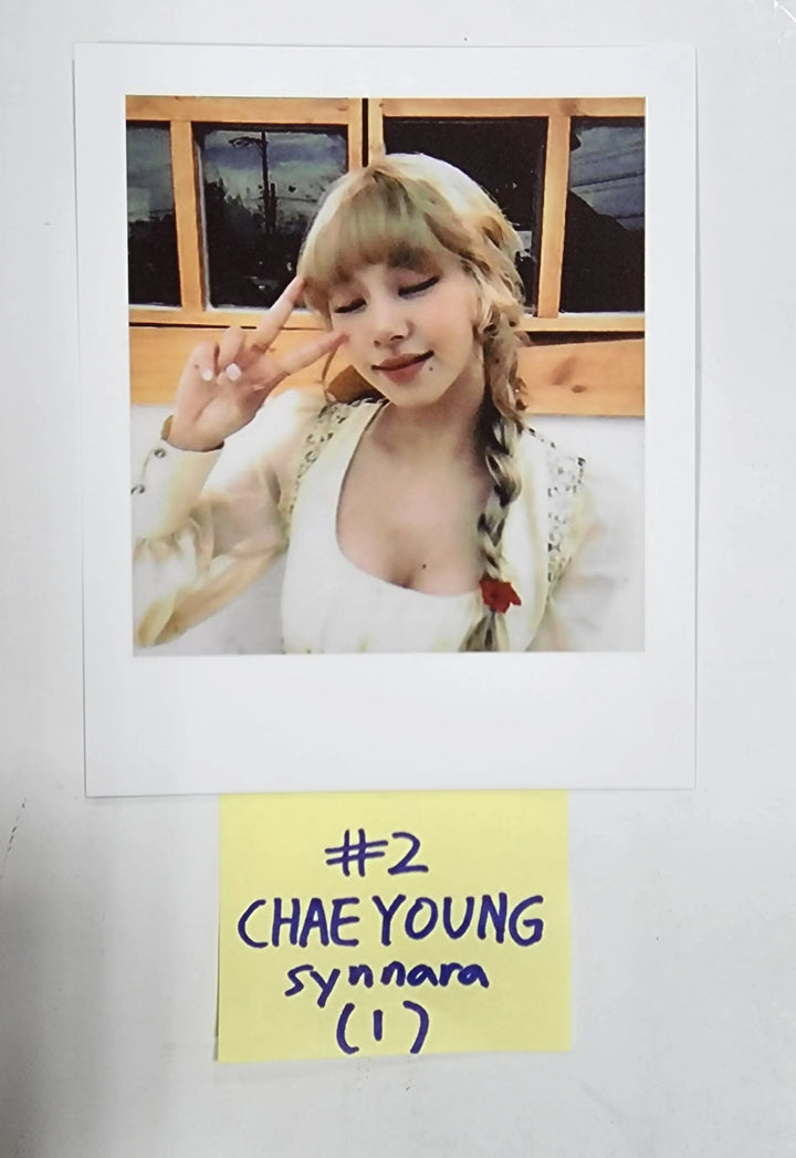 Chae Young (Of TWICE} "Yes, I am Chaeyoung." 1st Photobook - Synnara Pre-Order Benefit Polaroid Type Photocard - HALLYUSUPERSTORE