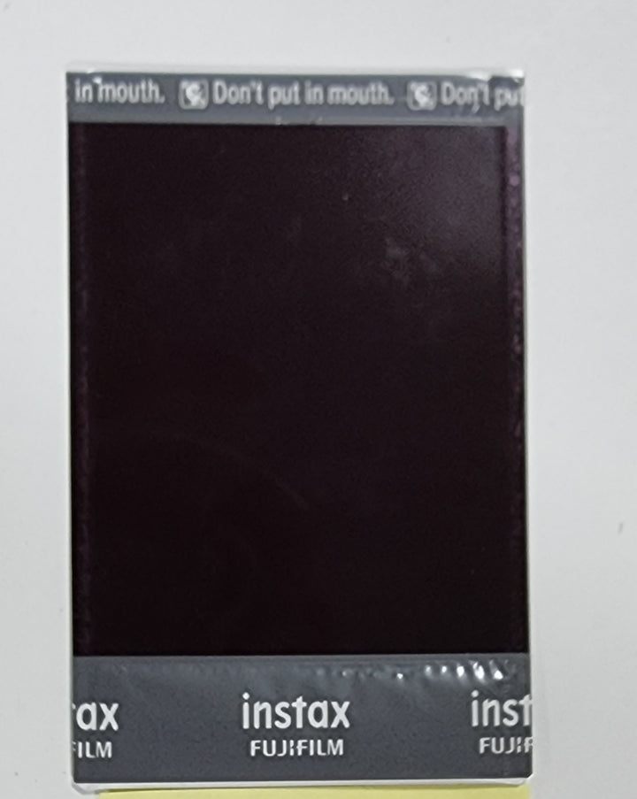 Sua (Of Pixy) 'CHOSEN KARMA' - Hand Autographed(Signed) Polaroid - HALLYUSUPERSTORE