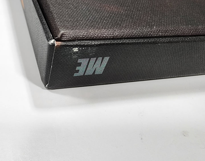 JISOO "ME" - Hand Autographed(Signed) Album - HALLYUSUPERSTORE